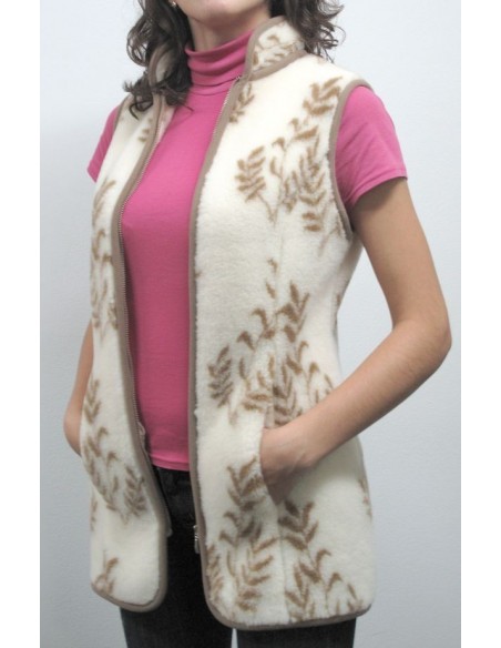 Жилет Олива с рельефом и воротником стойка